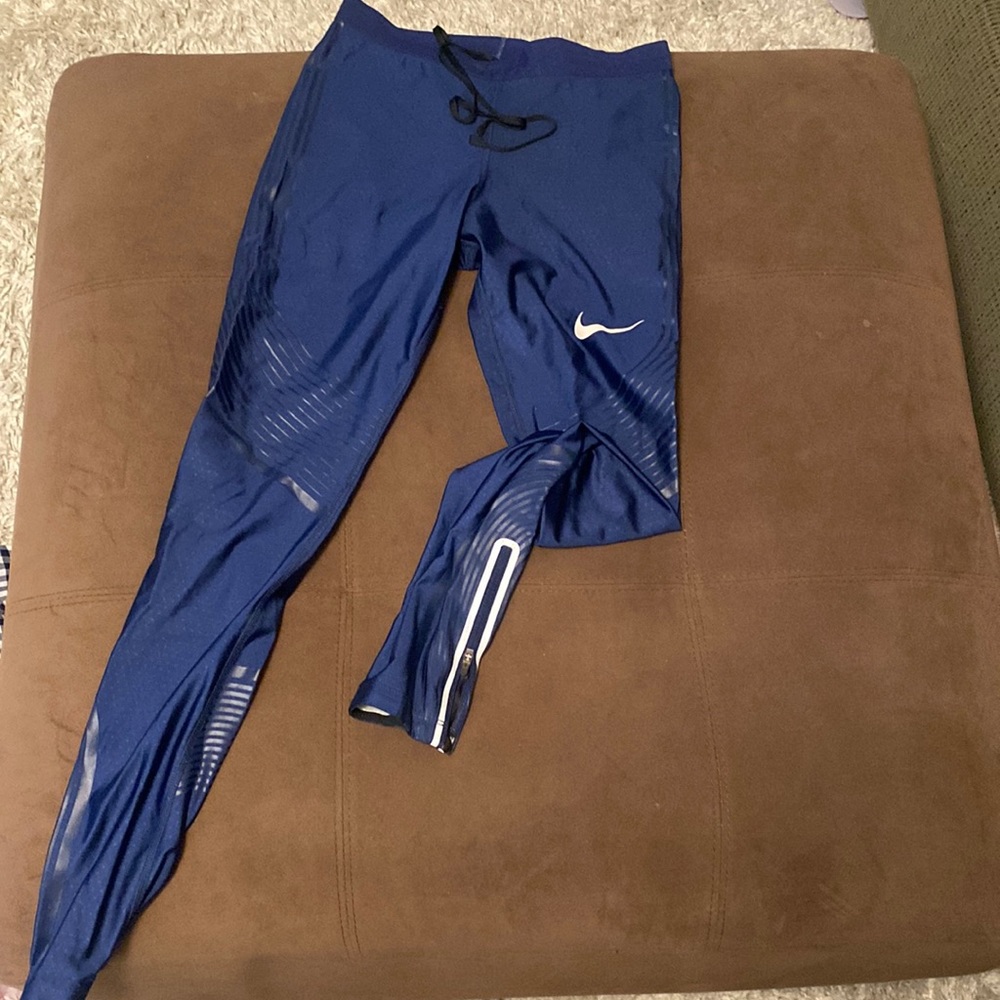 Navy blue Nike athletic leggings